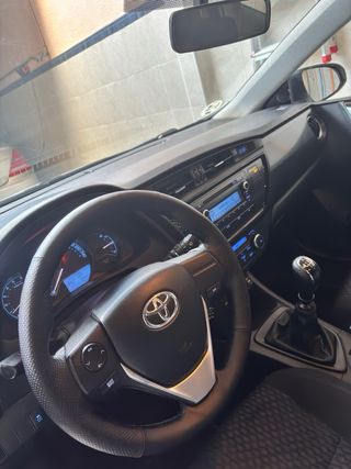 Toyota Auris 2014