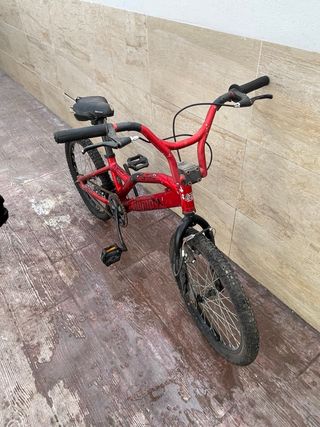 Bicicleta BMX Roja Poco Uso