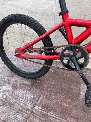 Bicicleta BMX Roja Poco Uso