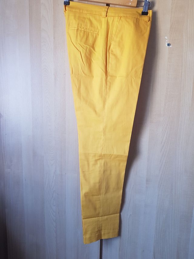Pantalón amarillo talla 40