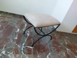 Banqueta de forja beige y negra
