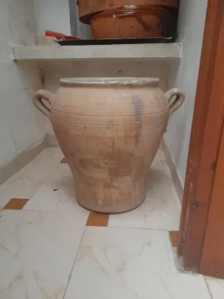 Orza antigua grande de barro