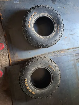 2 Cubiertas Quad Maxxis RAZR 2