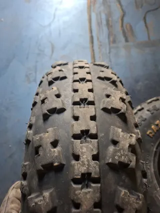 2 Cubiertas Quad Maxxis RAZR 2