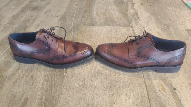 Zapatos Emirey T.42 Marrón. Un solo uso