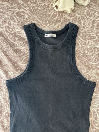 Top Zara gris sin mangas