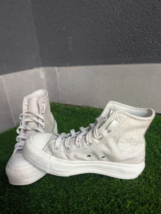 Zapatillas Converse Beige y Blancas