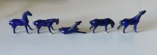 ANTIGUOS CABALLOS DE PORCELANA AZUL COBALTO