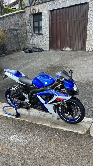 Suzuki GSXR 600 K7