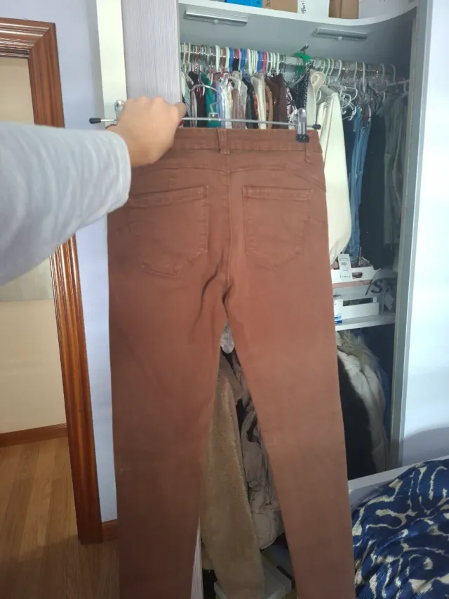 Pantalón pitillo marrón vestir push up