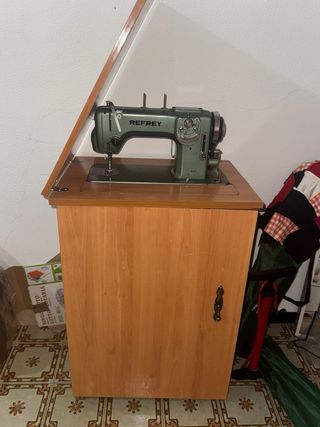 Máquina de coser Refrey 427
