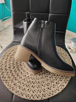 Botines polipiel negros tacón 6cm talla 40
