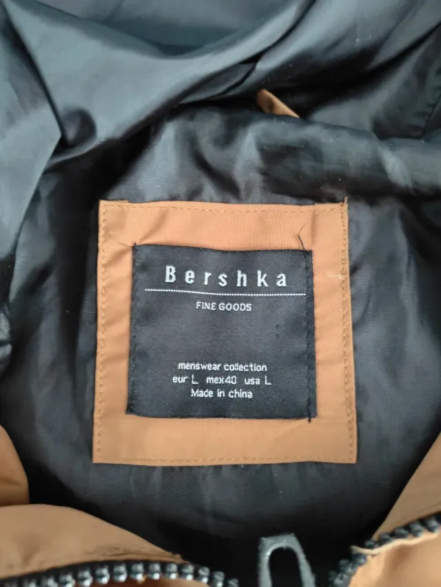 Chaqueta cortavientos marrón Bershka