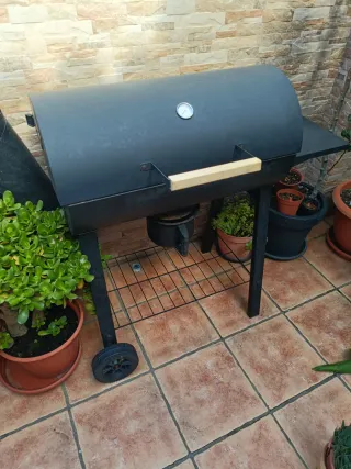 Barbacoa de carbón negra