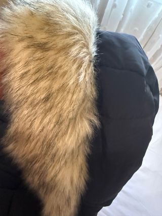 Chaquetón Zara Negro con Capucha.