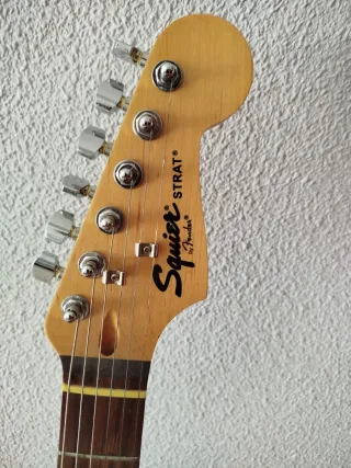Guitarra Eléctrica Fender Squier Stratocaster