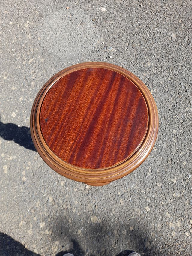 Columna de madera decorativa