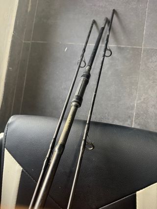 2 Carretes de Pesca Carpfishing Más dos Cañas