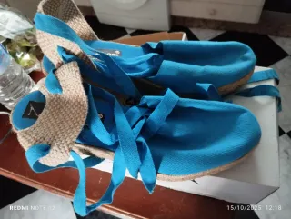 Alpargatas cuña turquesa 