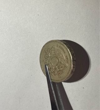 Moneda One Pound 1983 con Error cuñacion