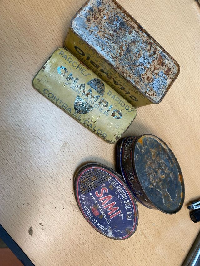 2 Cajas Metálicas Antiguas de Parches