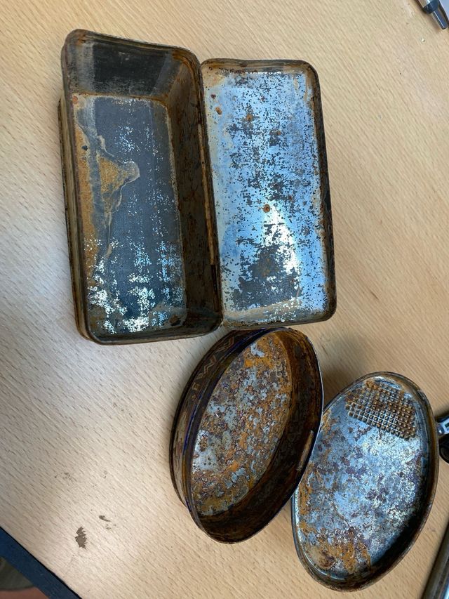 2 Cajas Metálicas Antiguas de Parches