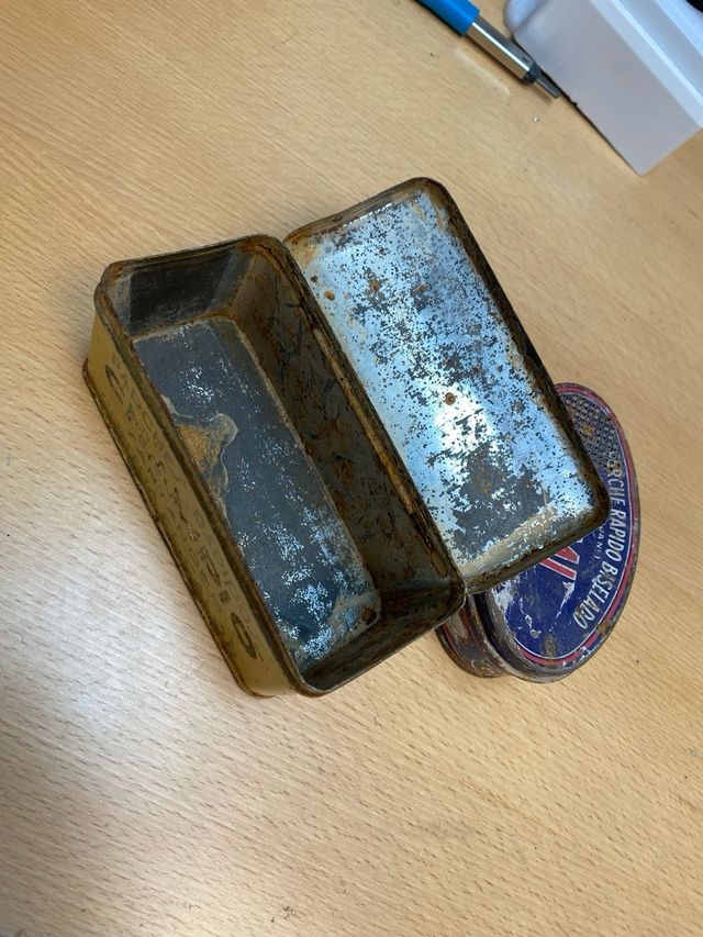 2 Cajas Metálicas Antiguas de Parches