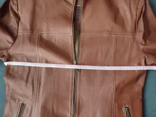 Chaqueta de piel en color tabaco