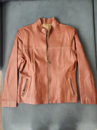 Chaqueta de piel en color tabaco