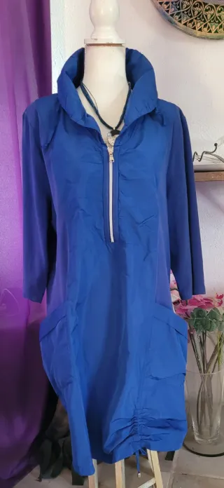 Túnica-vestido azul con cremallera y bolsillos