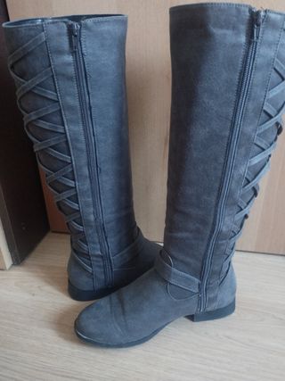 Botas altas grises