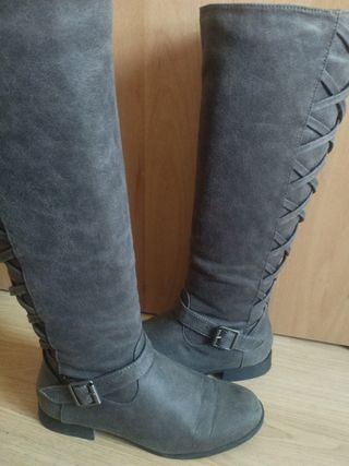 Botas altas grises