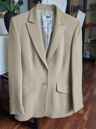 Chaqueta entallada UNIT beige mujer