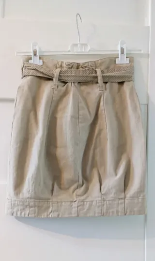 Gonna beige con cintura alta