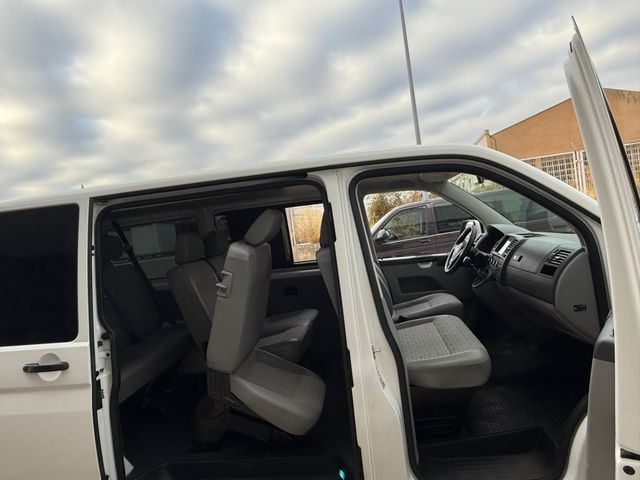 Volkswagen Caravelle 2011