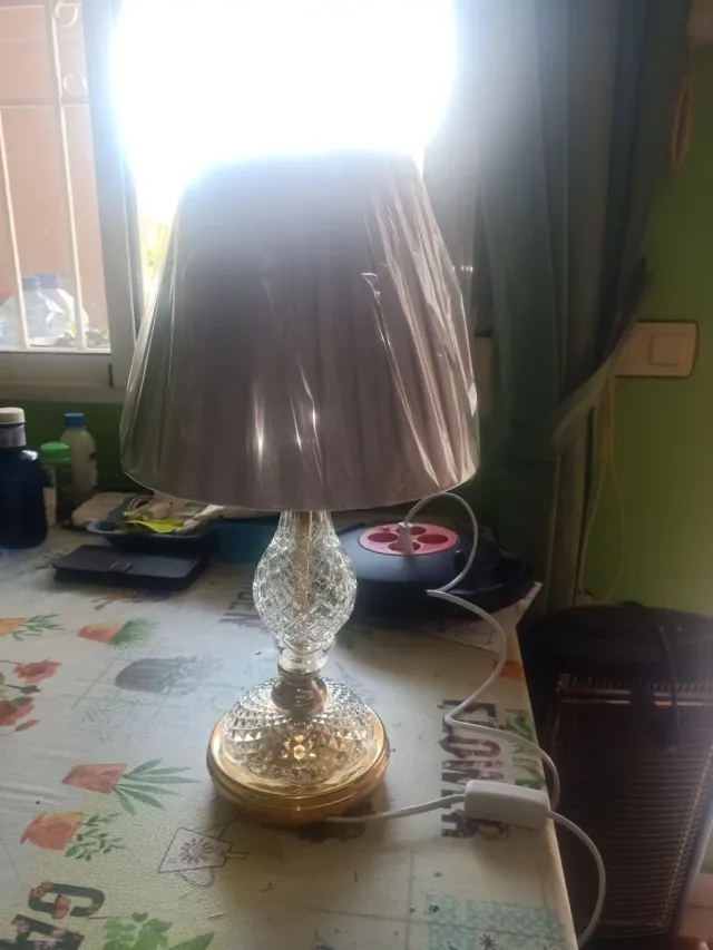 Lámpara de mesa cristal y metal