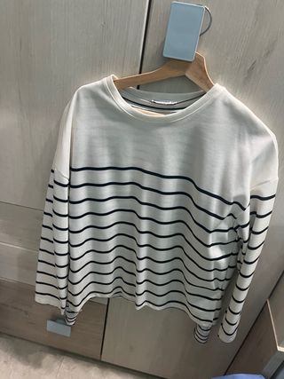 Blusa blanca y negra a rayas