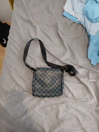 Riñonera Louis Vuitton Gris