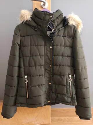 Cazadora de invierno verde con capucha 