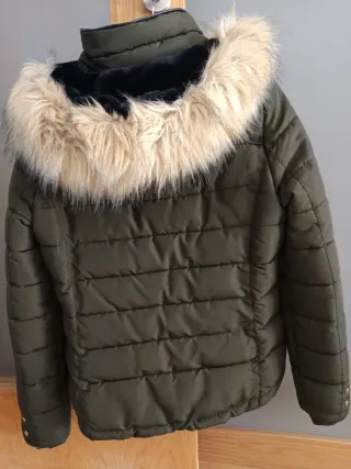 Cazadora de invierno verde con capucha 