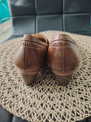 Zapatos Vatinelis polipiel con  detalle antelina 