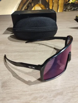 Occhiali Oakley Sutro usato