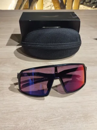 Occhiali Oakley Sutro usato