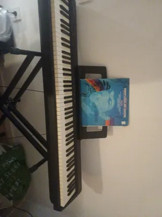 ROLAND FP-10 Piano Digital