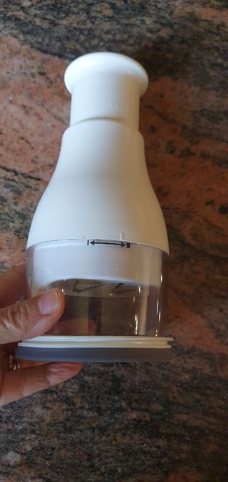 Tritatutto manuale bianco e grigio