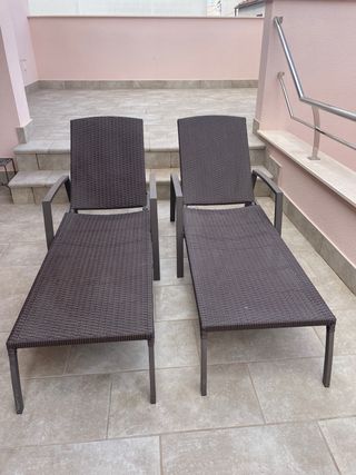 2 hamacas de exterior con cojines.