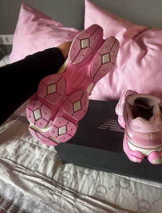 Zapatillas New Balance 9060 Rosa
preciosa. 