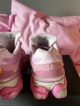 Zapatillas New Balance 9060 Rosa
preciosa. 