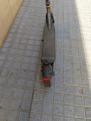 Patín Eléctrico Negro y Amarillo