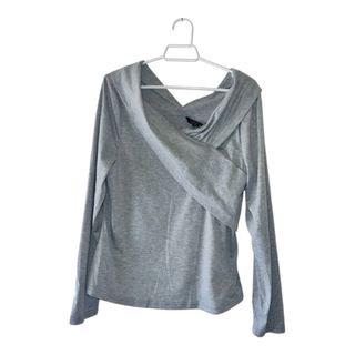 Talla XXL. Camiseta cruzada, gris manga larga